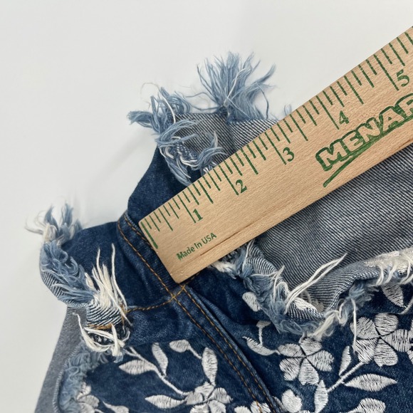 Glamorous Women's Blue Denim Shorts Floral Embroidery Distressed Cuffed Size M - Picture 8 of 8